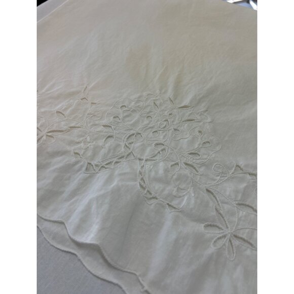 Vintage White Battenberg Pillowcase Embroidered Floral Scalloped Edges - Picture 2 of 8